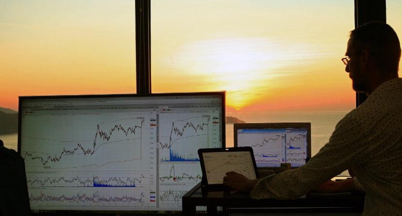 ASX Sinks 1.11% as Financials Crumble – Top Gainers Defy the Sell-Off