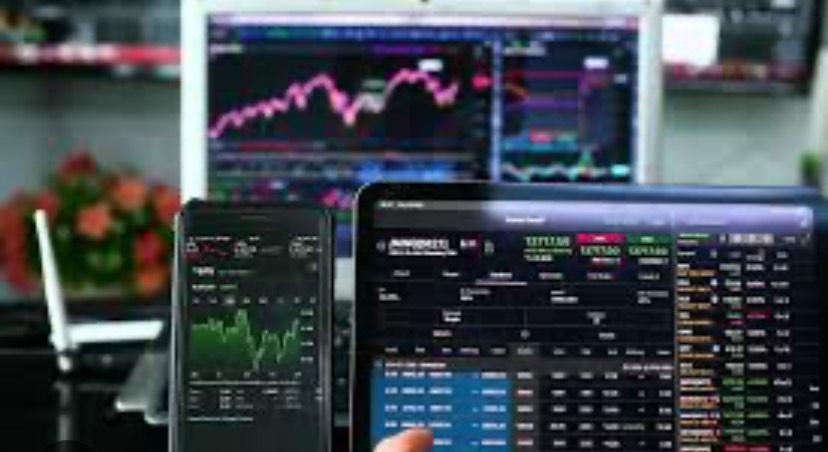 ASX Hits Two-Month High as Tech and Banks Lead, Miners Lag Behind