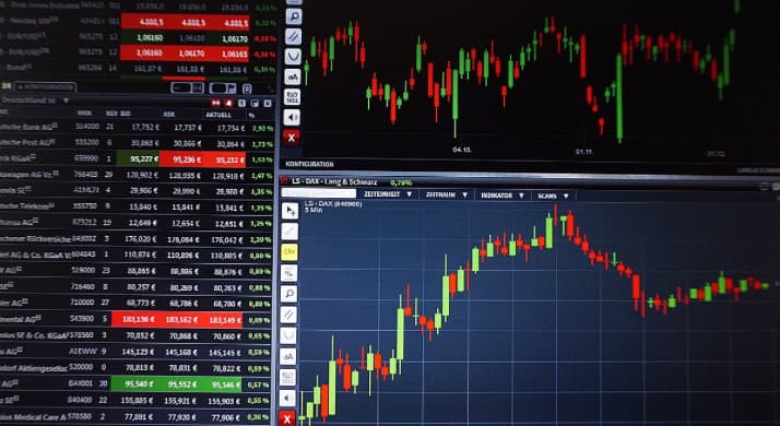 ASX Edges Higher as Financials and Healthcare Lead, While Tech and Gold Retreat