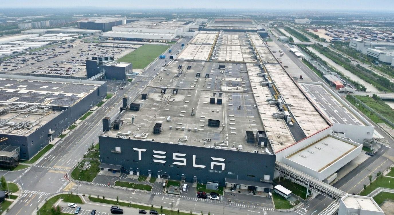 Syrah Resources (ASX: SYR) dips after third Tesla graphite deal extension